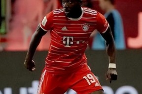 赛事IP孵化-拜仁后卫神勇救险，助球队成功保级，密码品牌中文生产.-赛事IP孵化