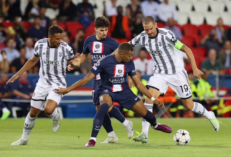 关于今晚法甲焦点战；巴黎圣日耳曼外线爆发；媒体盛赞；轮换策略成焦点的信息